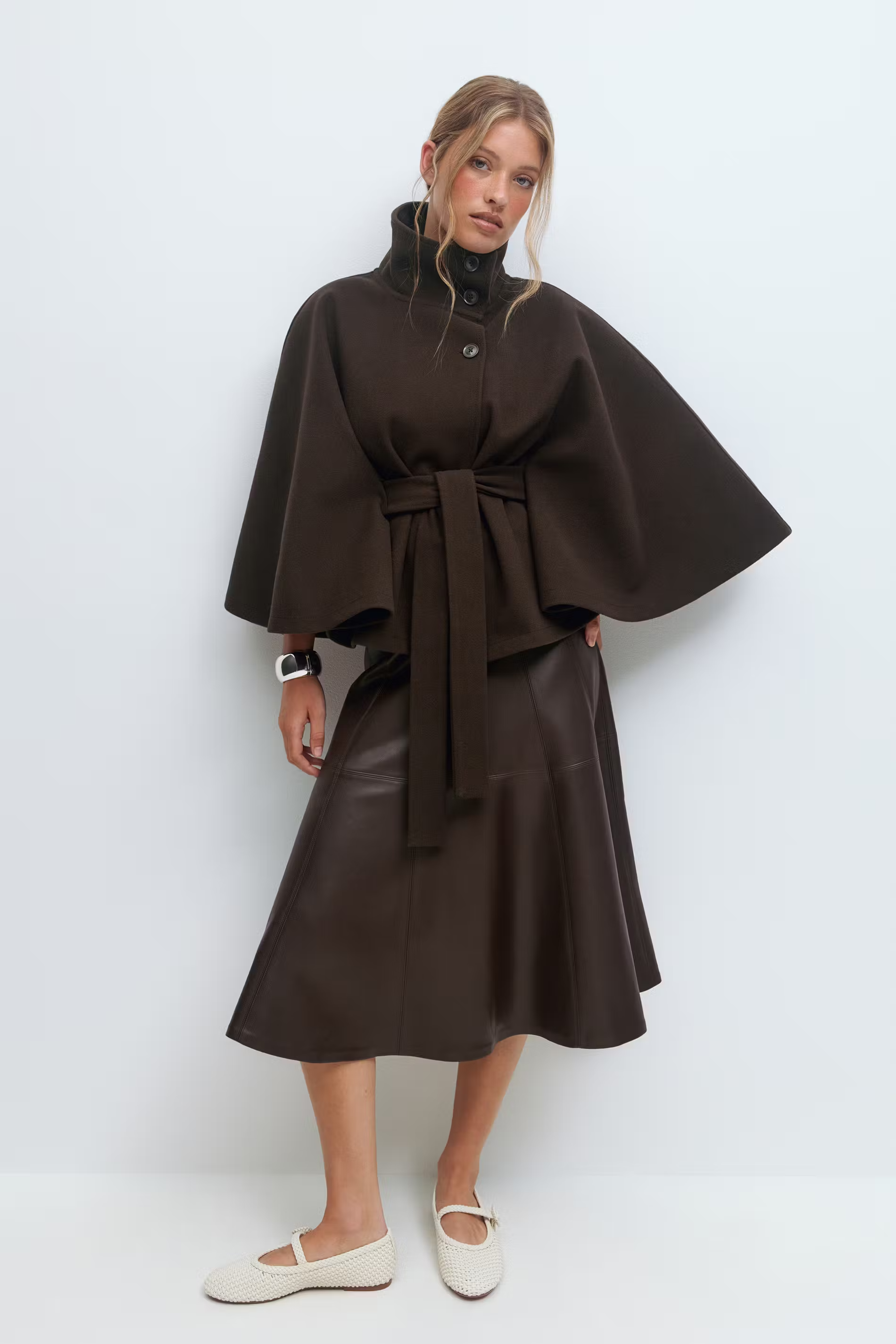 Loreza Cape Coat | Elegant Women’s Coat with Belt & High Collar