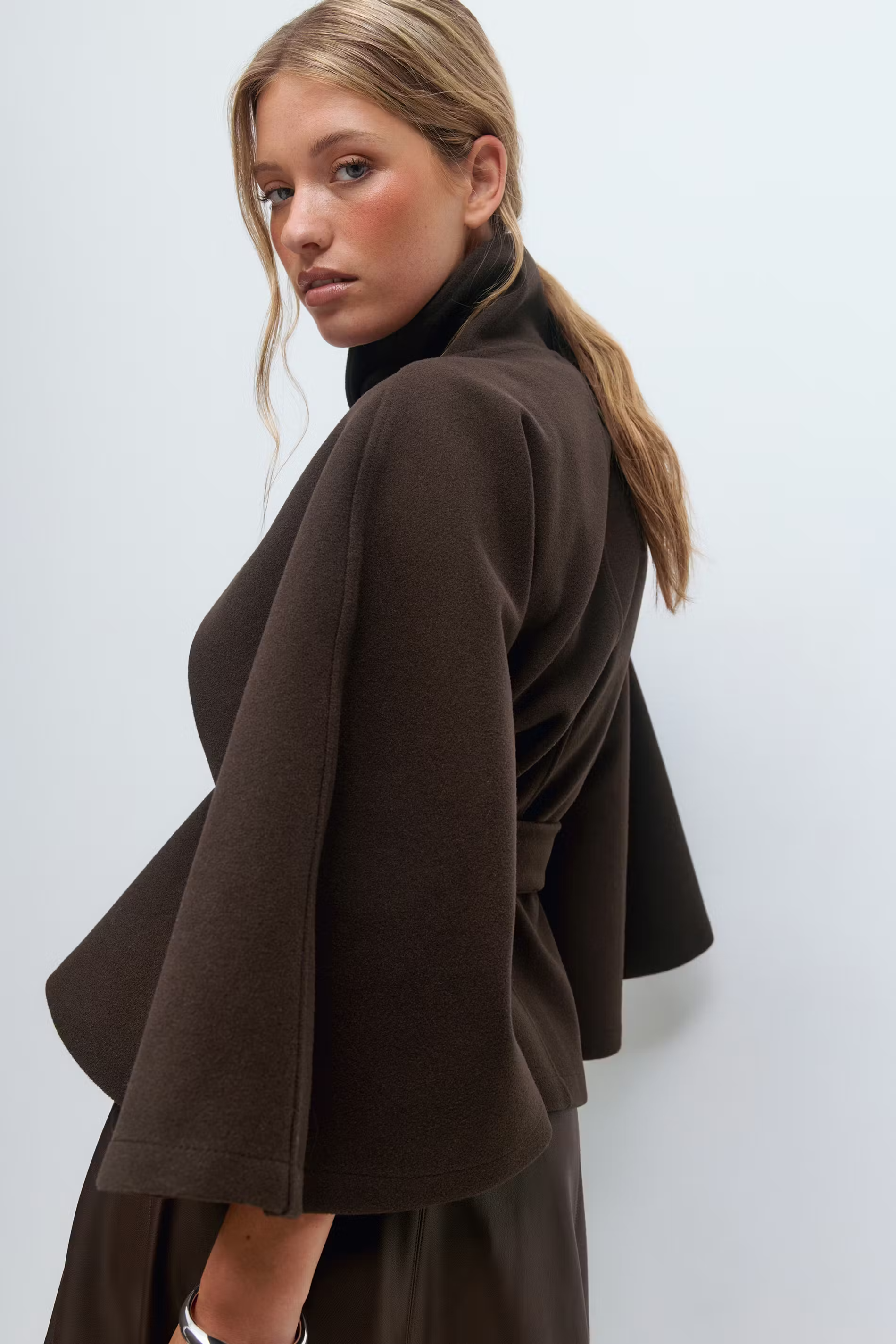 Loreza Cape Coat | Elegant Women’s Coat with Belt & High Collar